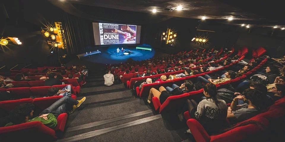 À LA DÉCOUVERTE DES SALLES DE CINÉMAS #2 : Le Pandora à Avignon, le pari de la VO et des Youtubeurs