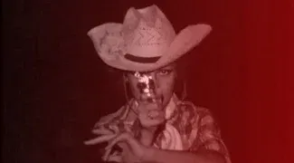 Affiche du film : Derrière les drapeaux, le soleil