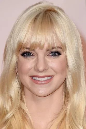 Anna  Faris photo