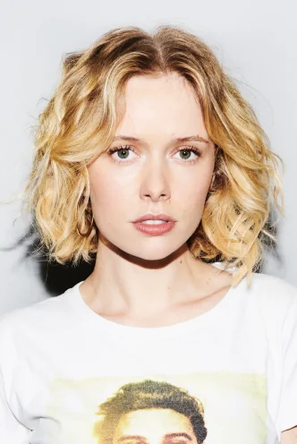  Amelia Eve photo