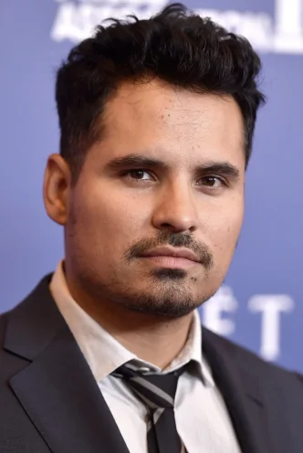 Michael Peña photo