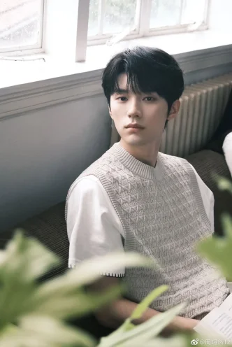  Yiran Zhou photo